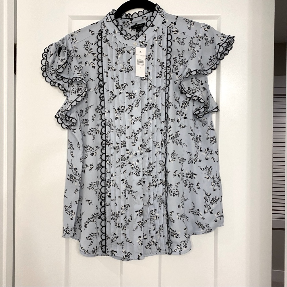 NWT Ann Taylor Floral Flutter Sleeve Blouse